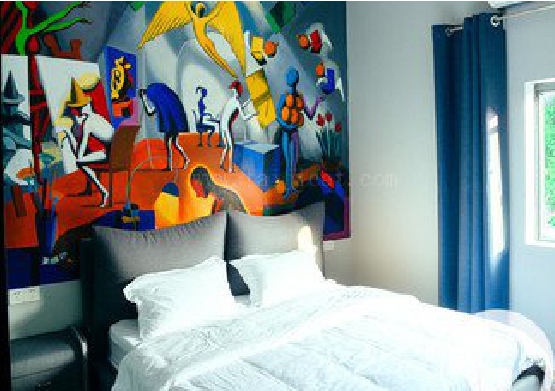 师宗对于酒店的墙体彩绘而言更注重哪些方面？